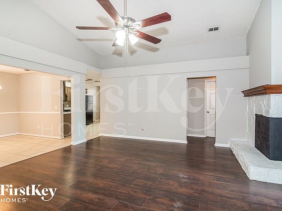 3rd image of 8450 Sugartree Dr