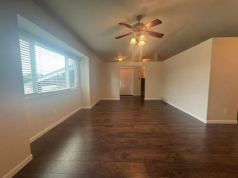 803 Foxwood Dr — Photo 4