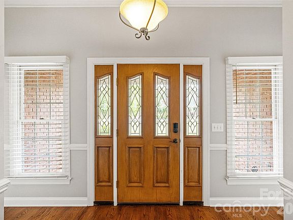 4th image of 1135 Hunter Trail Ct
