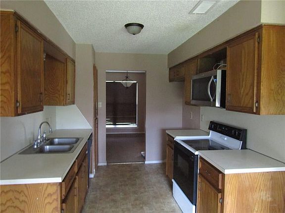 3rd image of 1725 Covey Ln