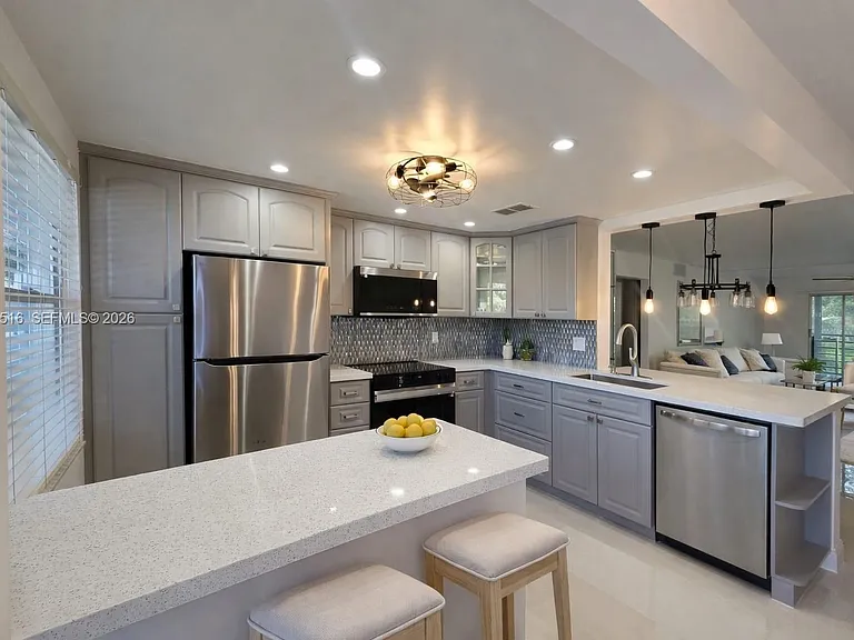 2403 Antigua Cir #L2 — Photo 1