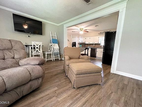 2nd image of 107 East Ave