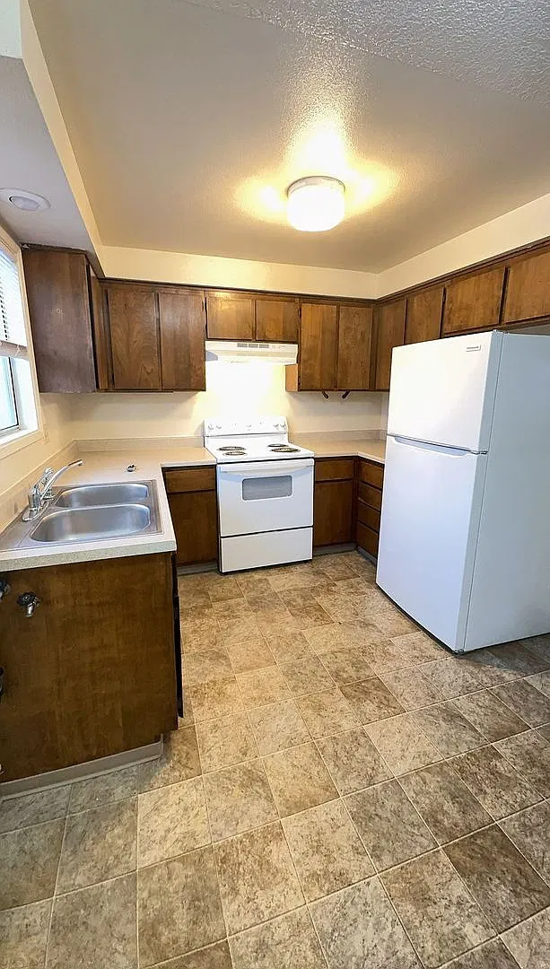 616.4n - 2300 Table Rock A-C — Photo 1