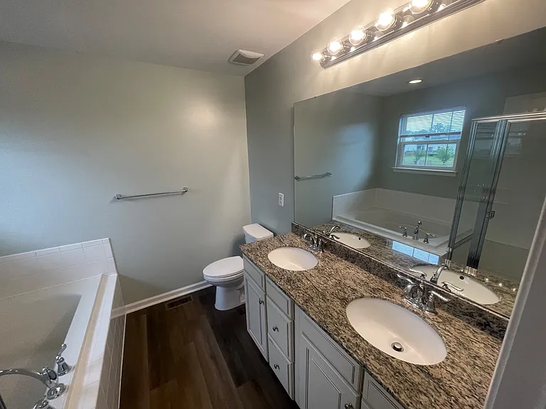 2410 Walthall Ct — Photo 20