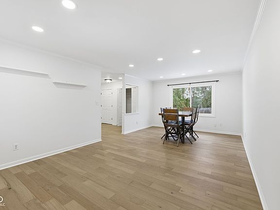 4th image of 7948 Rockridge Ct