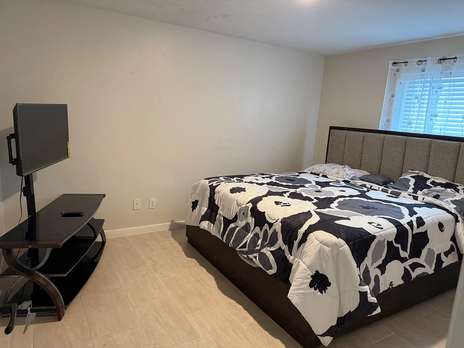 3 bed, 2.0 bath, 1250 sqft, $1,118 — Photo 2