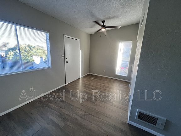 4th image of 156 E 21st St
