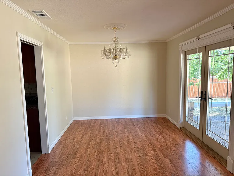 9015 Phoenix Ave — Photo 6