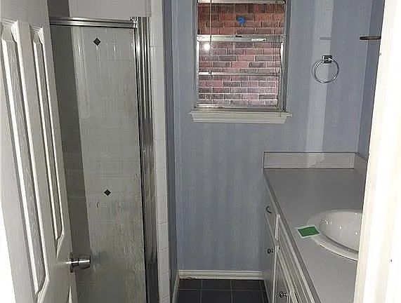 2nd image of 728 Garden Grv