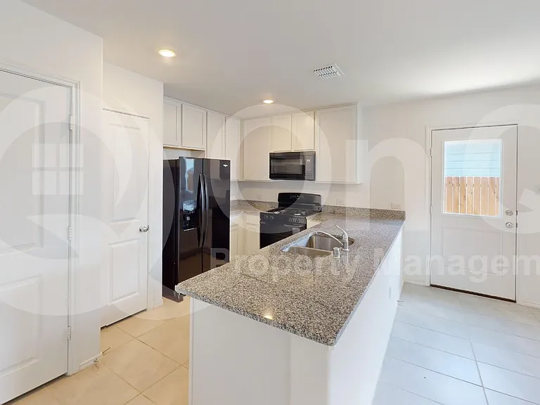 7205 Gray Wolf Ln — Photo 4