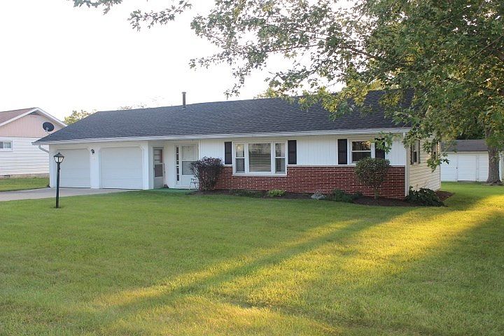1st image of 452 N Parker Ave
