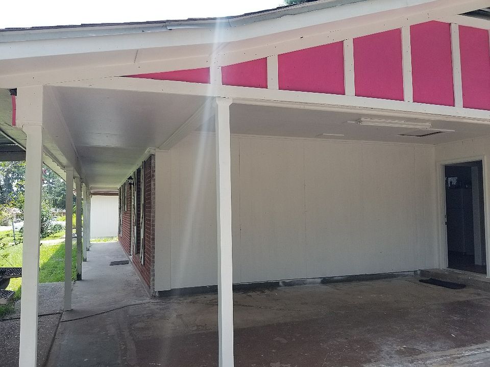 1st image of 221 Ivy St