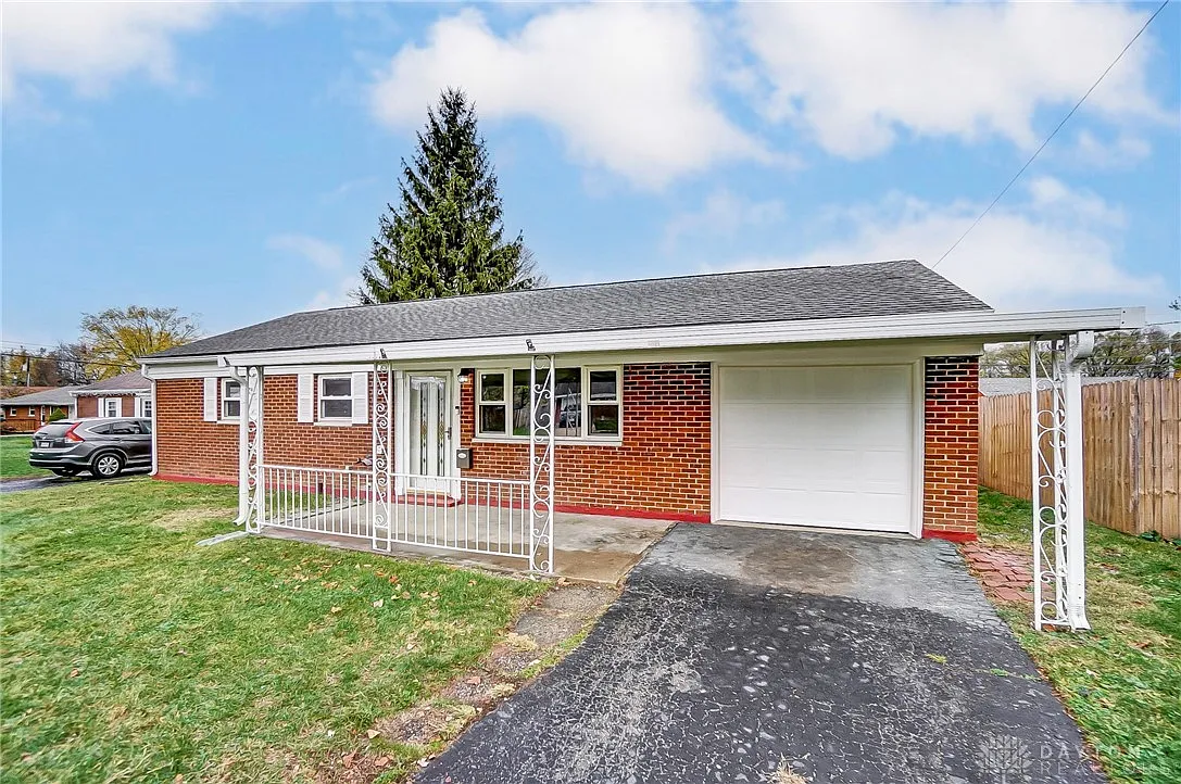 207 Carol Ln photo 1