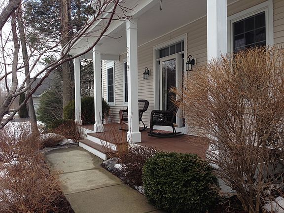 Farmhouse-style porch 