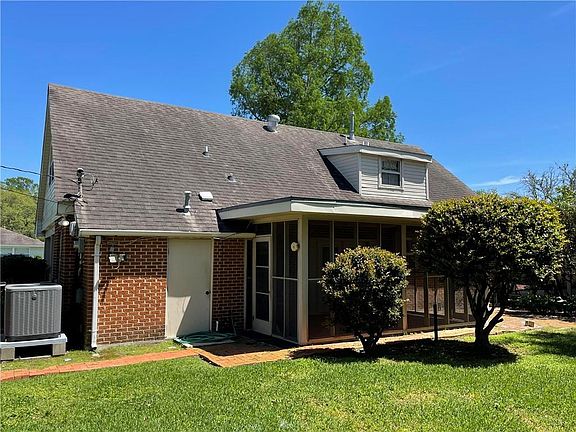 5th image of 2401 Somerset Dr