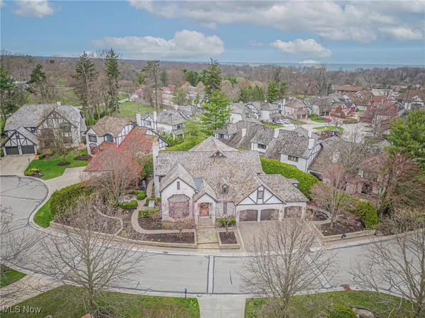 12 Westhampton Dr, Rocky River, OH 44116