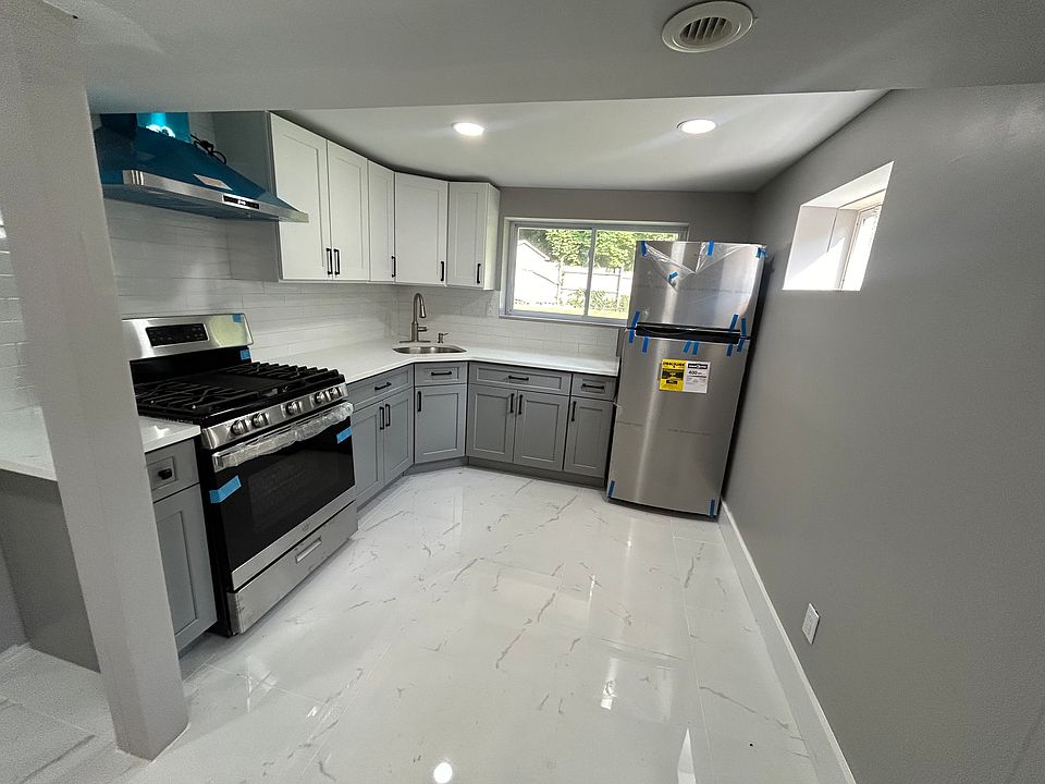 1st image of 7 Chuck Blvd #2
