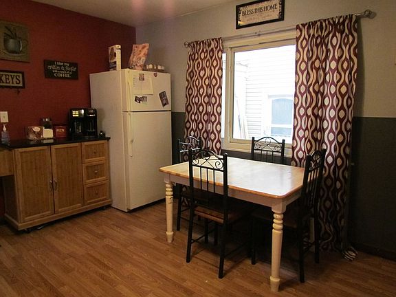 3rd image of 2525 Mercer Dr