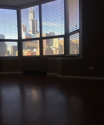 4th image of 899 S Plymouth Ct APT 1210