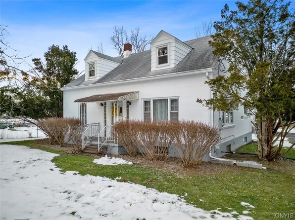 7513 E South St, Clinton, NY 13323