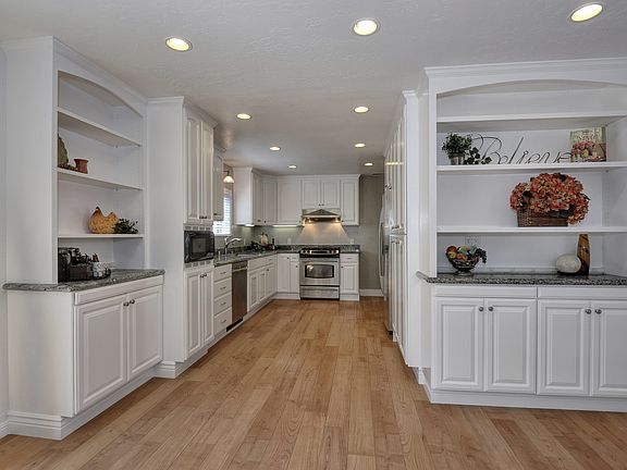 5th image of 426 Terrace Dr