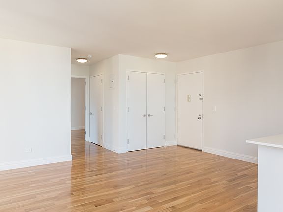 5th image of 235 W 48th St APT 21L