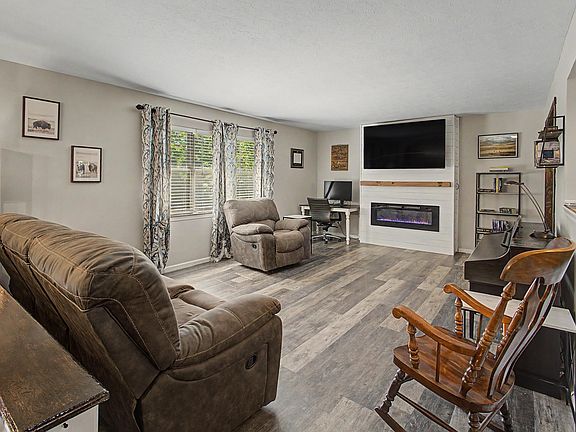 2nd image of 1417 Highland Dr