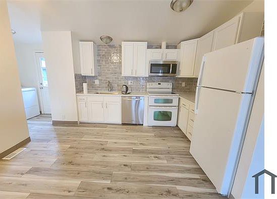 2nd image of 1148 Willow St #1148
