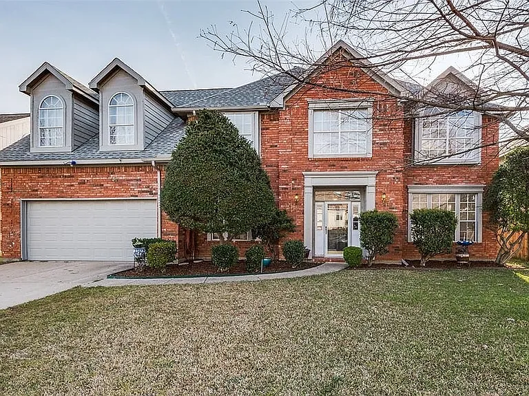 2108 Sandell Dr — Photo 2