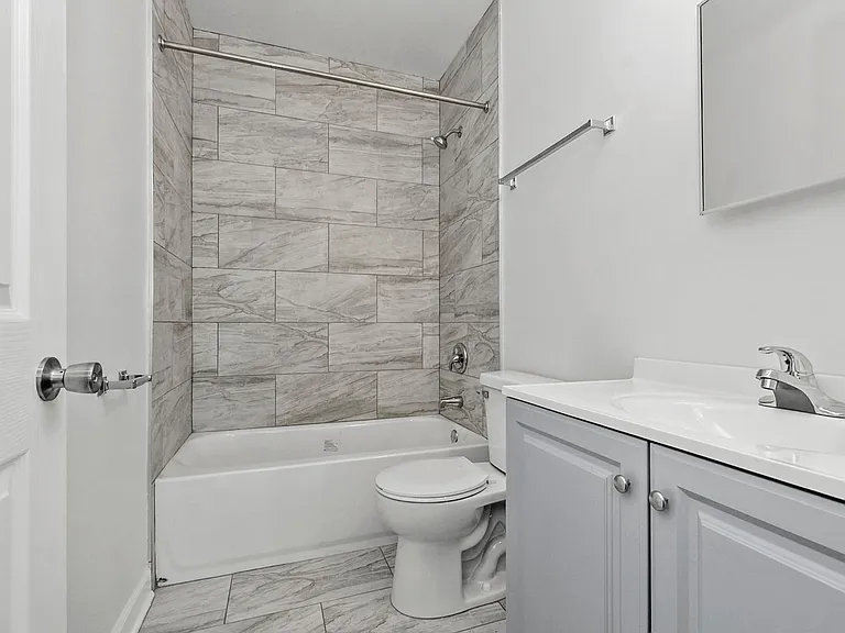 8201 S Paulina St — Photo 16