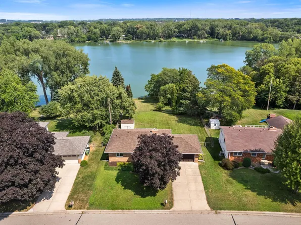 1115 Pike Lake Dr, New Brighton, MN 55112