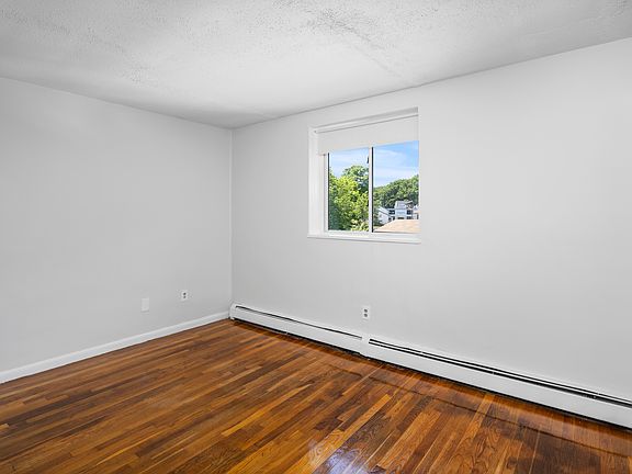 3rd image of 572 Cummins Hwy #12A