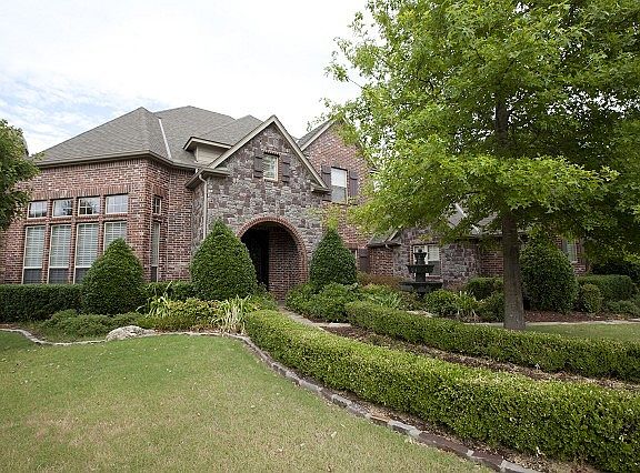 Beautiful 6 bed 4 bath home