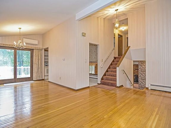 5th image of 4 Appletree Dr