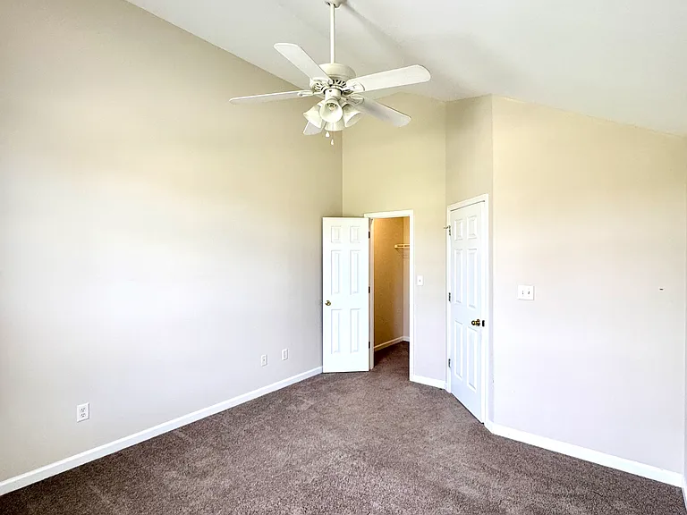 641 Hampton Way #B — Photo 28