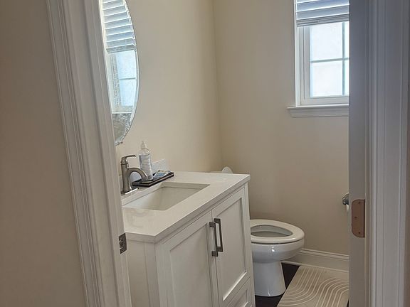 3rd image of 102 Jenny Dr