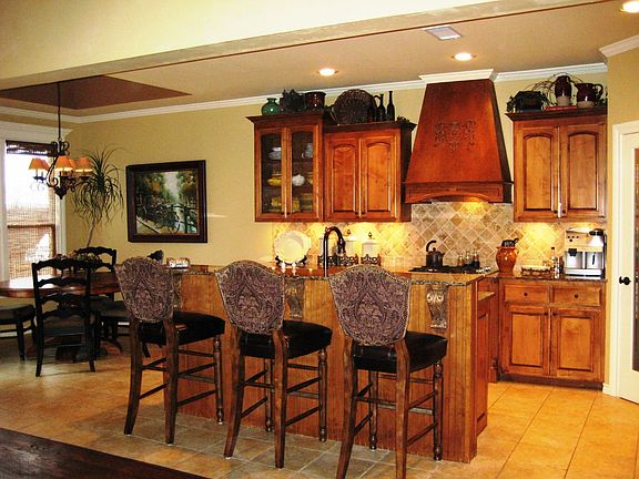 Kitchen & Breakfast nook connect to Great Room