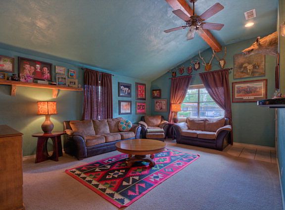 3rd image of 704 Bluebonnet Dr
