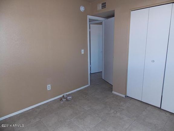 5th image of 410 E Millett Ave