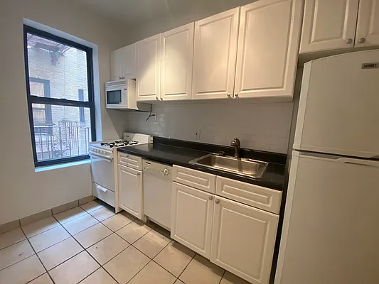 Rented by City Connections Realty | media 28