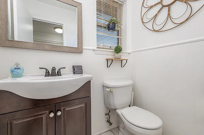 2404 Crestview Cir — Photo 25
