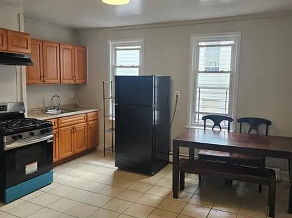 52 Chestnut St APT 2, Yonkers, NY 10701