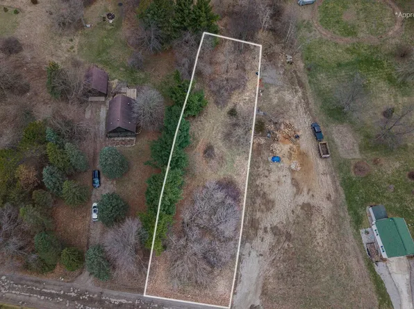 14780 Hilltop Dr, Cement City, MI 49233