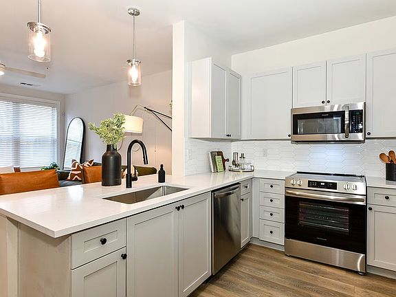 2nd image of 202 Westhaven Rd