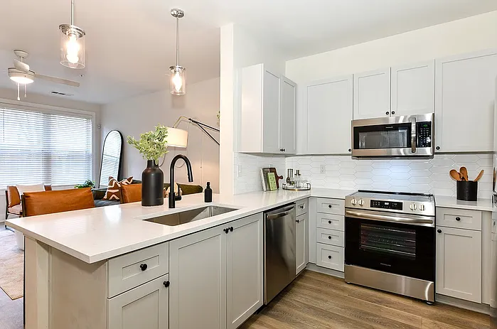 202 Westhaven Rd — Photo 2