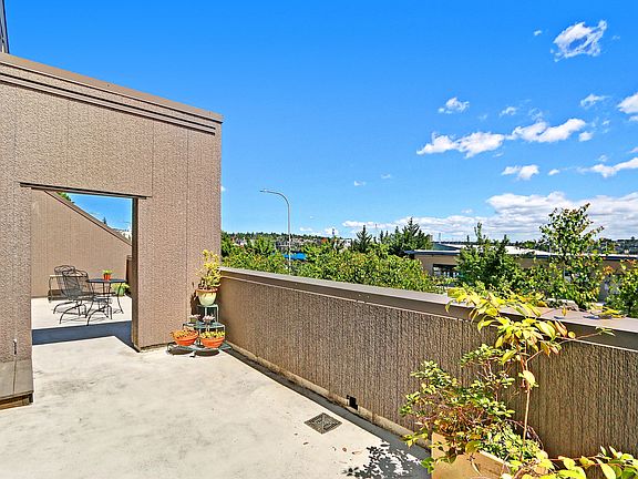 4th image of 2111 Westlake Ave N Unit 102