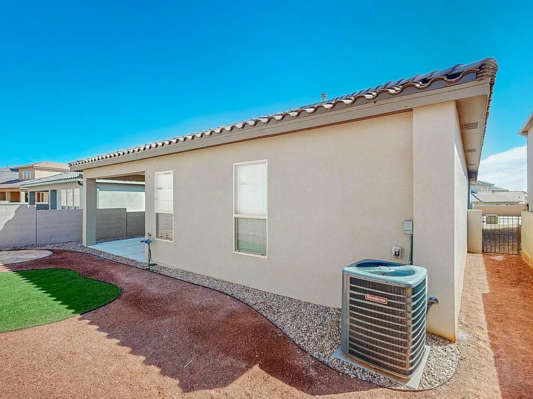 5950 Las Vacas Ct NE — Photo 60