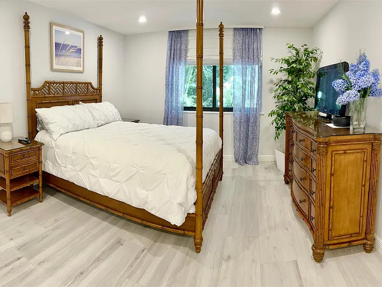 1556 S Ocean Ln #103 — Photo 16