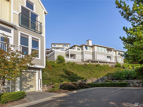 Welcome to The Villas at Harbour Pointe.