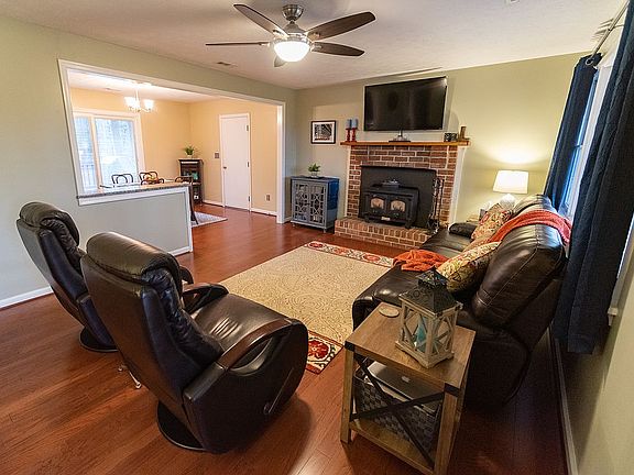 3rd image of 5042 Sherwood Ln